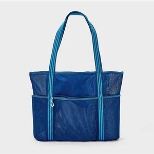 NWT blue mesh tote with towel straps